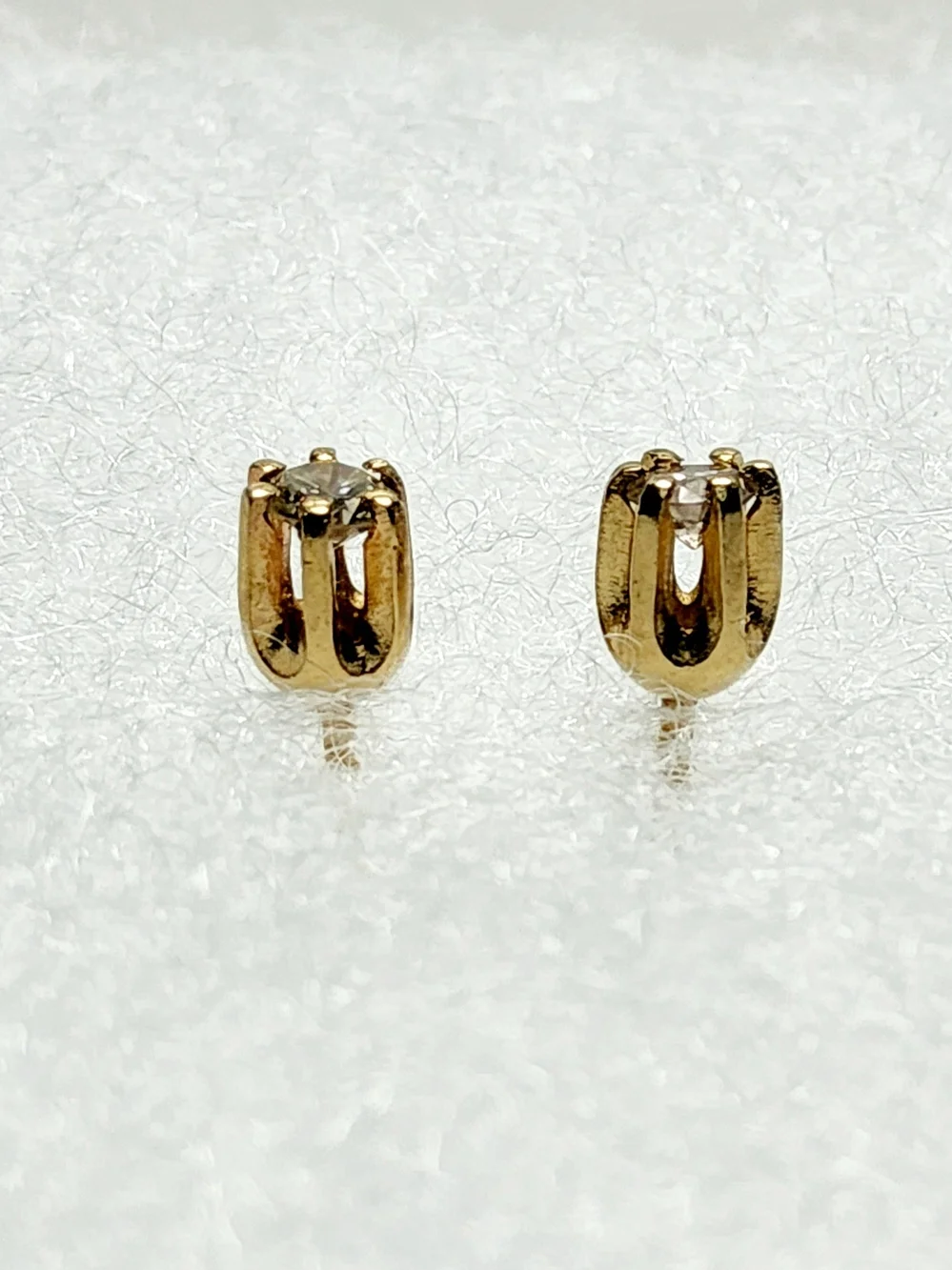 Vintage 10K Yellow Gold 6-prong Round Cut Diamond Stud Earrings - Picture 3 of 4